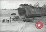 Standbild Allied Infanterie Normandie Frankreich, 1944, aus Sekunde 53 historischem Filmmaterial Videoclip 65675058152