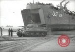 Standbild Allied Infanterie Normandie Frankreich, 1944, aus Sekunde 57 historischem Filmmaterial Videoclip 65675058152