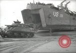 Standbild Allied Infanterie Normandie Frankreich, 1944, aus Sekunde 58 historischem Filmmaterial Videoclip 65675058152