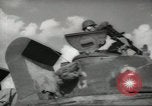 Standbild Allied Infanterie Normandie Frankreich, 1944, aus Sekunde 60 historischem Filmmaterial Videoclip 65675058152