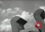 Standbild Allied Infanterie Normandie Frankreich, 1944, aus Sekunde 61 historischem Filmmaterial Videoclip 65675058152