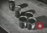 Standbild Rationierung von Lebensmitteln United States USA, 1943, aus Sekunde 21 historischem Filmmaterial Videoclip 65675058157