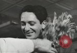 Standbild Rationierung von Lebensmitteln United States USA, 1943, aus Sekunde 25 historischem Filmmaterial Videoclip 65675058157