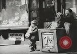 Standbild Rationierung von Lebensmitteln United States USA, 1943, aus Sekunde 51 historischem Filmmaterial Videoclip 65675058157