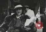 Standbild Rationierung von Lebensmitteln United States USA, 1943, aus Sekunde 53 historischem Filmmaterial Videoclip 65675058157