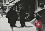 Standbild Rationierung von Lebensmitteln United States USA, 1943, aus Sekunde 58 historischem Filmmaterial Videoclip 65675058157