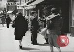 Standbild Rationierung von Lebensmitteln United States USA, 1943, aus Sekunde 59 historischem Filmmaterial Videoclip 65675058157