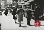 Standbild Rationierung von Lebensmitteln United States USA, 1943, aus Sekunde 61 historischem Filmmaterial Videoclip 65675058157