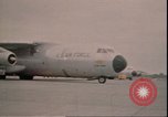 Standbild C-141 Starlifter aircraft Washington State United States USA, 1970, aus Sekunde 7 historischem Filmmaterial Videoclip 65675058222