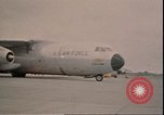 Standbild C-141 Starlifter aircraft Washington State United States USA, 1970, aus Sekunde 8 historischem Filmmaterial Videoclip 65675058222