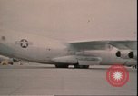 Standbild C-141 Starlifter aircraft Washington State United States USA, 1970, aus Sekunde 23 historischem Filmmaterial Videoclip 65675058222