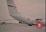 Standbild C-141 Starlifter aircraft Washington State United States USA, 1970, aus Sekunde 28 historischem Filmmaterial Videoclip 65675058222