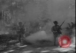 Standbild Tränengas Angriff United States USA, 1942, aus Sekunde 37 historischem Filmmaterial Videoclip 65675058239