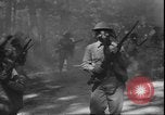 Standbild Tränengas Angriff United States USA, 1942, aus Sekunde 42 historischem Filmmaterial Videoclip 65675058239