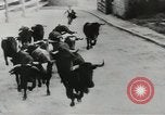 Image exécutant les taureaux Pamplona Espagne, 1953, de la seconde 5 séquences d'archives historiques vidéo 65675058246