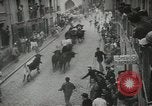 Image exécutant les taureaux Pamplona Espagne, 1953, de la seconde 19 séquences d'archives historiques vidéo 65675058246