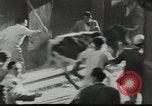 Image exécutant les taureaux Pamplona Espagne, 1953, de la seconde 23 séquences d'archives historiques vidéo 65675058246