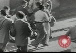 Image exécutant les taureaux Pamplona Espagne, 1953, de la seconde 27 séquences d'archives historiques vidéo 65675058246