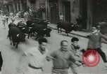 Image exécutant les taureaux Pamplona Espagne, 1953, de la seconde 30 séquences d'archives historiques vidéo 65675058246