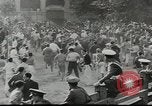 Image exécutant les taureaux Pamplona Espagne, 1953, de la seconde 37 séquences d'archives historiques vidéo 65675058246