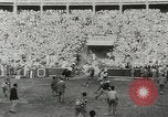 Image exécutant les taureaux Pamplona Espagne, 1953, de la seconde 39 séquences d'archives historiques vidéo 65675058246