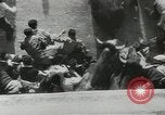 Image exécutant les taureaux Pamplona Espagne, 1953, de la seconde 43 séquences d'archives historiques vidéo 65675058246
