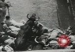Image exécutant les taureaux Pamplona Espagne, 1953, de la seconde 50 séquences d'archives historiques vidéo 65675058246
