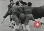 Image exécutant les taureaux Pamplona Espagne, 1953, de la seconde 55 séquences d'archives historiques vidéo 65675058246