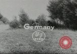 Standbild gepanzerten Wagen Deutschland, 1953, aus Sekunde 1 historischem Filmmaterial Videoclip 65675058252