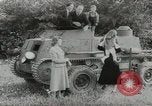 Standbild gepanzerten Wagen Deutschland, 1953, aus Sekunde 13 historischem Filmmaterial Videoclip 65675058252