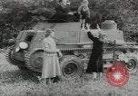 Standbild gepanzerten Wagen Deutschland, 1953, aus Sekunde 16 historischem Filmmaterial Videoclip 65675058252