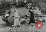 Standbild gepanzerten Wagen Deutschland, 1953, aus Sekunde 18 historischem Filmmaterial Videoclip 65675058252
