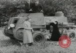 Standbild gepanzerten Wagen Deutschland, 1953, aus Sekunde 21 historischem Filmmaterial Videoclip 65675058252