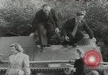 Standbild gepanzerten Wagen Deutschland, 1953, aus Sekunde 26 historischem Filmmaterial Videoclip 65675058252