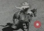 Standbild cowboys Joseph Oregon USA, 1953, aus Sekunde 33 historischem Filmmaterial Videoclip 65675058254