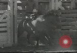 Standbild cowboys Joseph Oregon USA, 1953, aus Sekunde 43 historischem Filmmaterial Videoclip 65675058254