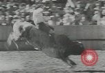 Standbild cowboys Joseph Oregon USA, 1953, aus Sekunde 58 historischem Filmmaterial Videoclip 65675058254
