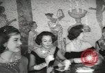 Standbild fashion parade United States USA, 1958, aus Sekunde 9 historischem Filmmaterial Videoclip 65675058262