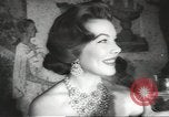 Standbild fashion parade United States USA, 1958, aus Sekunde 20 historischem Filmmaterial Videoclip 65675058262