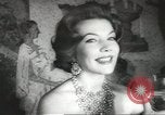 Standbild fashion parade United States USA, 1958, aus Sekunde 21 historischem Filmmaterial Videoclip 65675058262