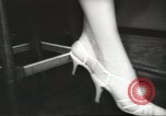 Standbild fashion parade United States USA, 1958, aus Sekunde 26 historischem Filmmaterial Videoclip 65675058262