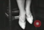 Standbild fashion parade United States USA, 1958, aus Sekunde 29 historischem Filmmaterial Videoclip 65675058262
