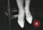 Standbild fashion parade United States USA, 1958, aus Sekunde 30 historischem Filmmaterial Videoclip 65675058262