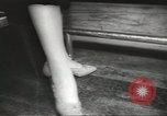 Standbild fashion parade United States USA, 1958, aus Sekunde 34 historischem Filmmaterial Videoclip 65675058262
