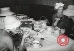 Standbild fashion parade United States USA, 1958, aus Sekunde 55 historischem Filmmaterial Videoclip 65675058262