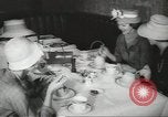 Standbild fashion parade United States USA, 1958, aus Sekunde 57 historischem Filmmaterial Videoclip 65675058262