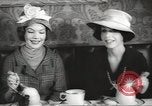 Standbild fashion parade United States USA, 1958, aus Sekunde 58 historischem Filmmaterial Videoclip 65675058262