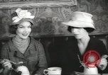 Standbild fashion parade United States USA, 1958, aus Sekunde 59 historischem Filmmaterial Videoclip 65675058262