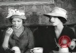 Standbild fashion parade United States USA, 1958, aus Sekunde 60 historischem Filmmaterial Videoclip 65675058262