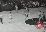 Standbild basketball Match Saint Louis Missouri USA, 1958, aus Sekunde 14 historischem Filmmaterial Videoclip 65675058263